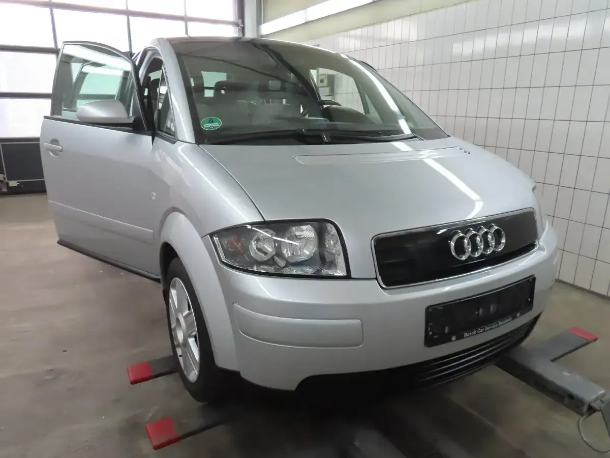 Gebraucht Audi A2 110 PS (80 kW) 2002 Lichtsilbermet. Kleinwagen
