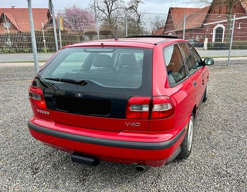 Gebraucht Volvo V40 122 PS (89 kW) 1997 Rot Kombi