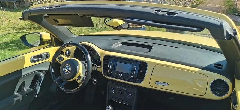 Second-hand VW Beetle Design 140 CP (102 kW) 2013 Galben Hatchback