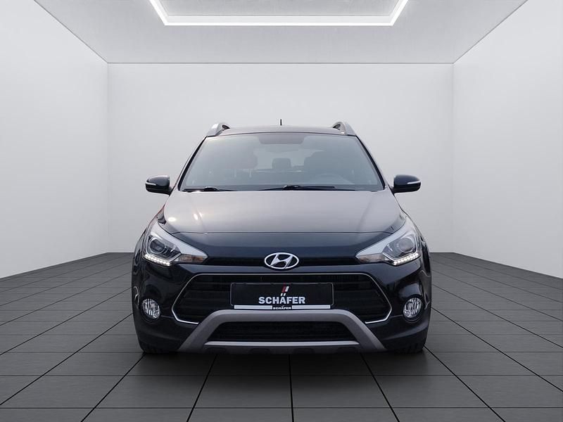 Gebraucht Hyundai i20 Active 102 PS (75 kW) 2018 Schwarz Limousine