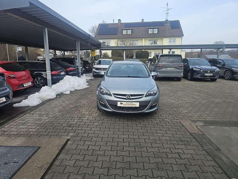 Gebraucht Opel Astra Selection 116 PS (85 kW) 2015 Silbersee/perl silber (m2) Kleinwagen