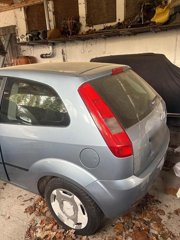 Gebraucht Ford Fiesta 65 PS (47 kW) 2007 Blau Kleinwagen