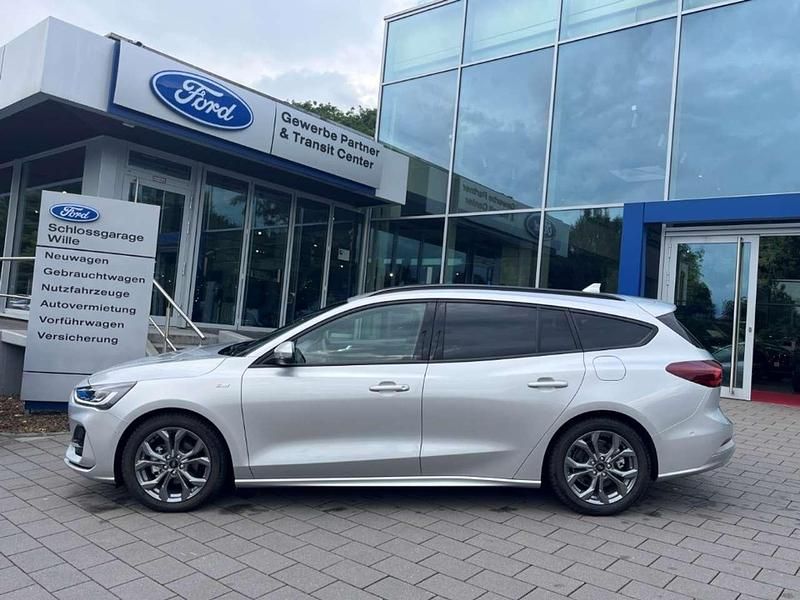 Gebraucht Ford Focus ST-Line 125 PS (91 kW) 2023 Polarsilber metallic Kombi