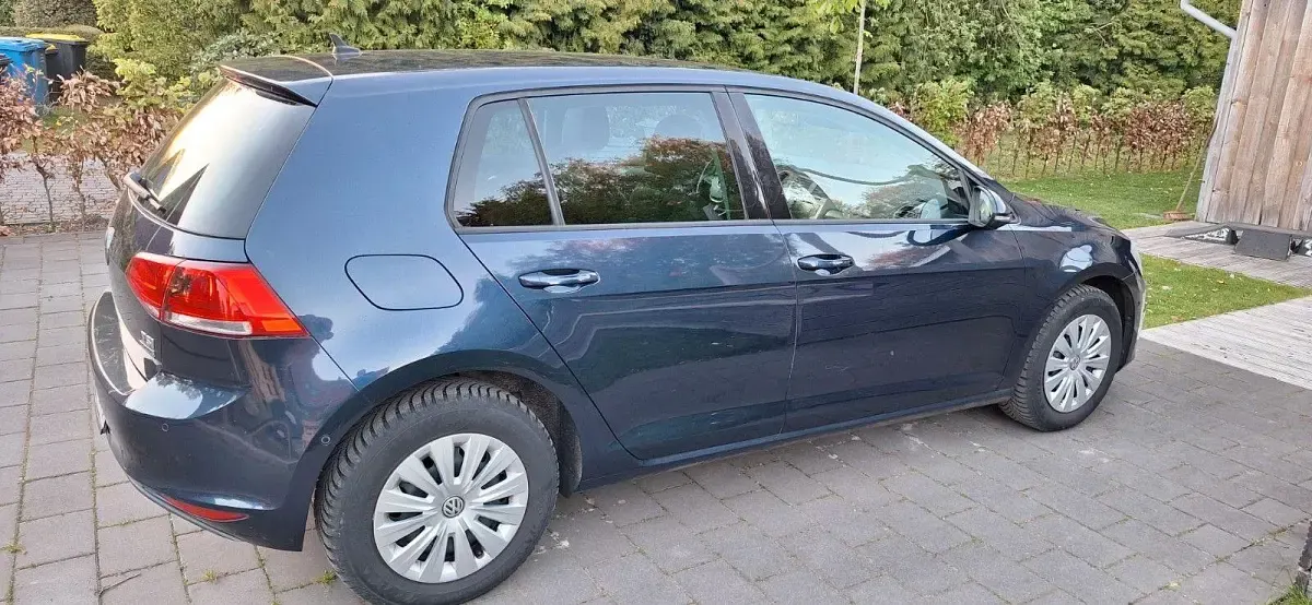 Gebraucht VW Golf VII Comfortline 105 PS (77 kW) 2013 Blau Limousine