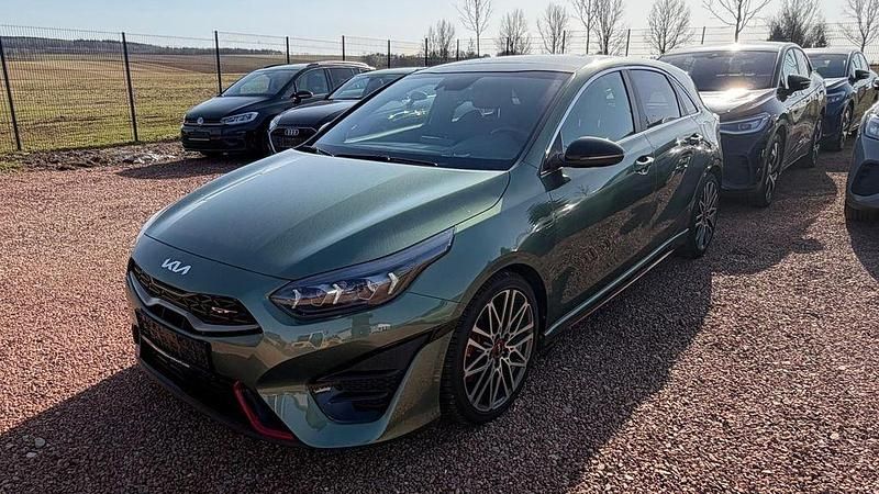 Gebraucht Kia Ceed GT GT 204 PS (150 kW) 2023 Experience green met. Limousine