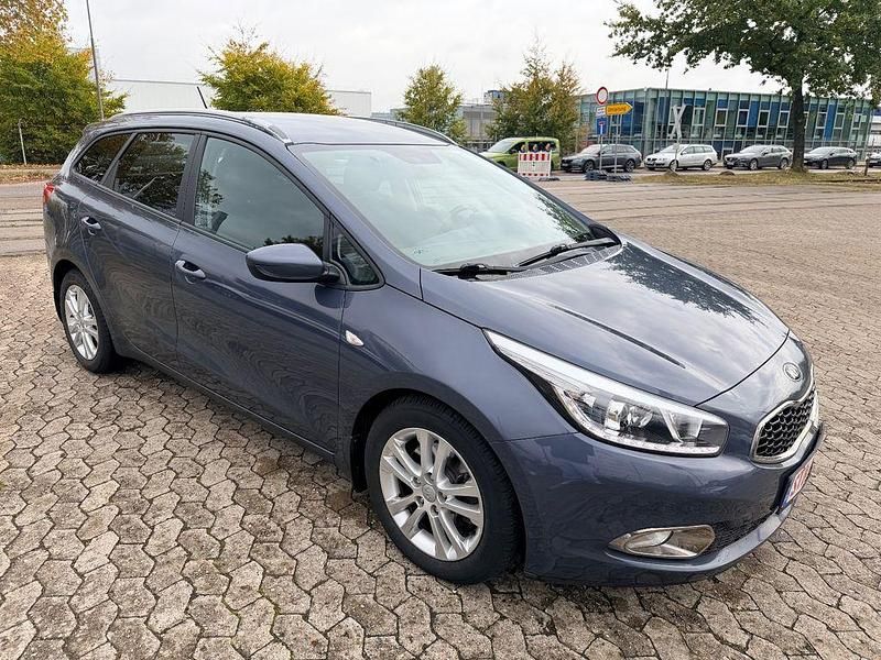 Gebraucht Kia Ceed 90 PS (66 kW) 2014 Blau Kleinwagen