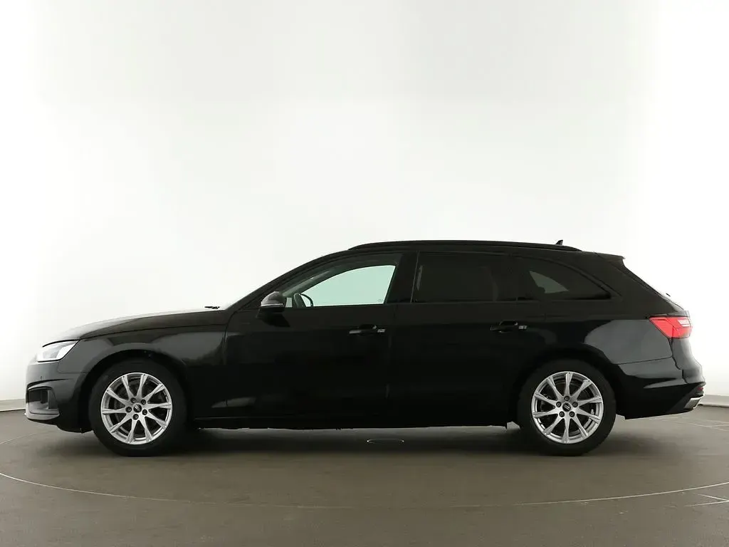 Używany Audi A4 Basis 150 KM (110 kW) 2022 Czarny Kombi