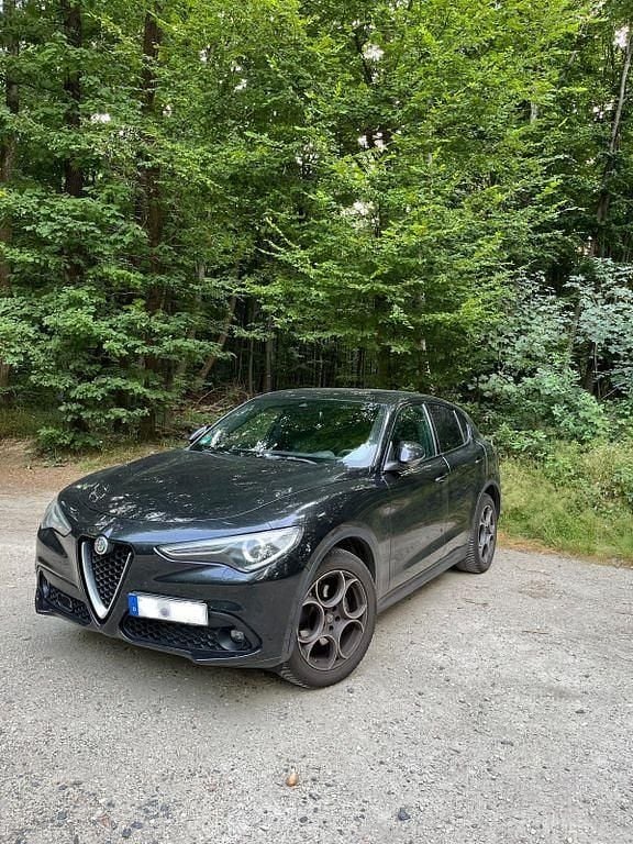 Gebraucht Alfa Romeo Stelvio Super 210 PS (154 kW) 2017 Schwarz SUV