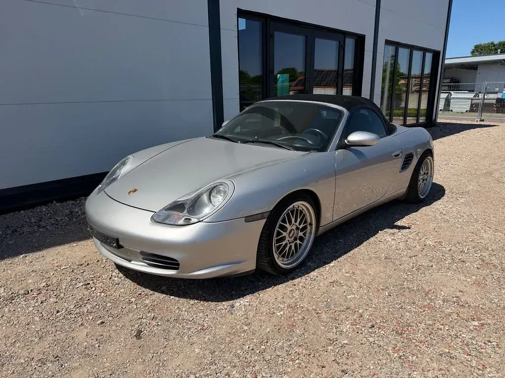Begagnad Porsche Boxster 228 HK (167 kW) 2003 Silver Cab