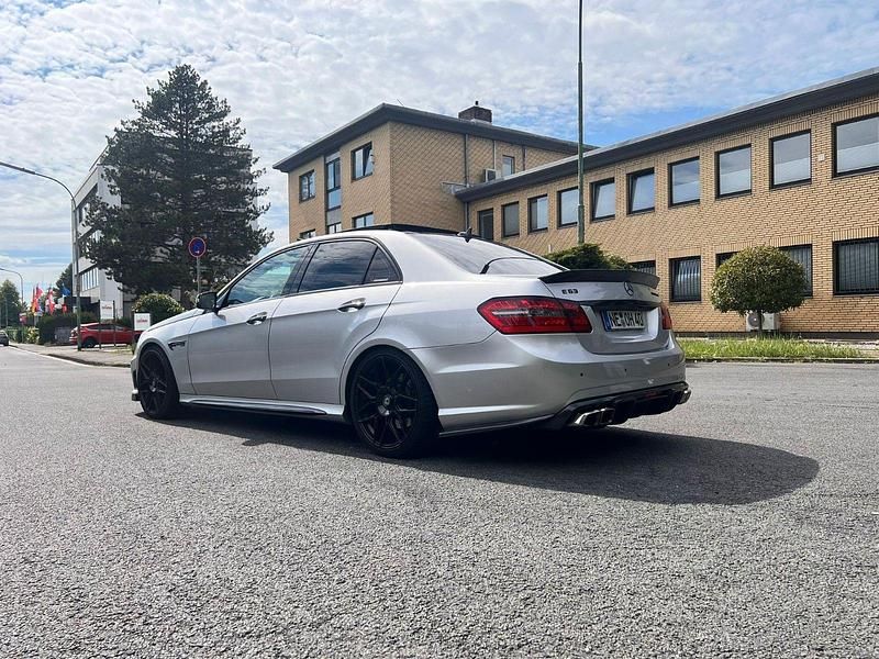 Gebraucht Mercedes E500 Avantgarde 387 PS (284 kW) 2008 Silber Limousine