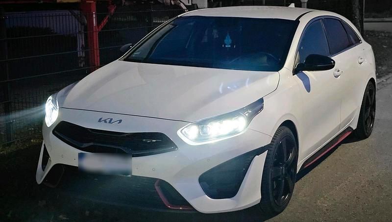 Gebraucht Kia ProCeed GT GT 204 PS (150 kW) 2022 Weiß Kleinwagen