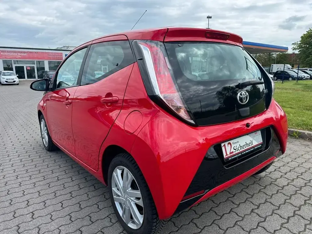 Gebraucht Toyota Aygo X-play 69 PS (50 kW) 2016 Rot Kleinwagen
