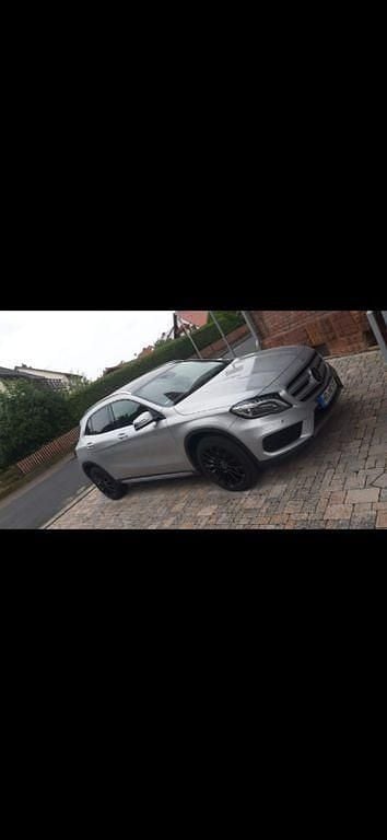 Silber Gebraucht 2015 Mercedes GLA220 SUV | 16.000 € (Fairer Preis) - Bild 1/3
