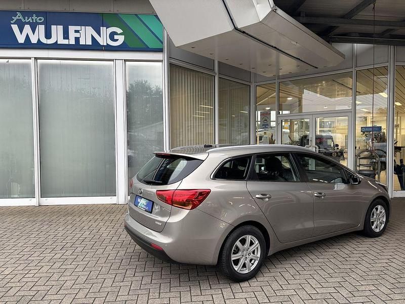 Gebraucht Kia Ceed Sportswagon Edition 7 135 PS (99 kW) 2014 Silber Kombi