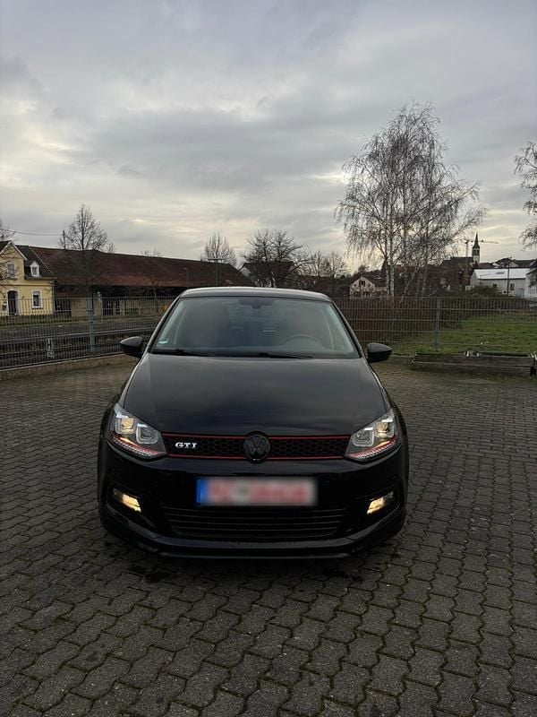 Gebraucht VW Polo 90 PS (66 kW) 2015 Schwarz Kleinwagen