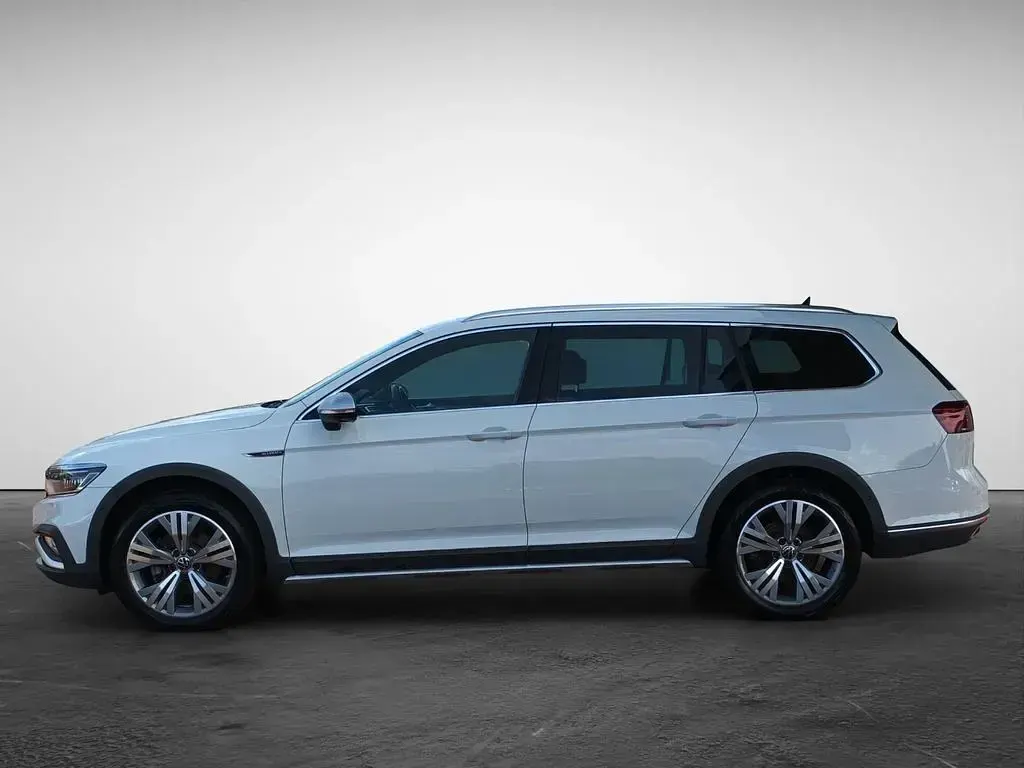 Gebraucht VW Passat Alltrack 200 PS (147 kW) 2023 Weiß (gletscherweiß metallic) Kombi