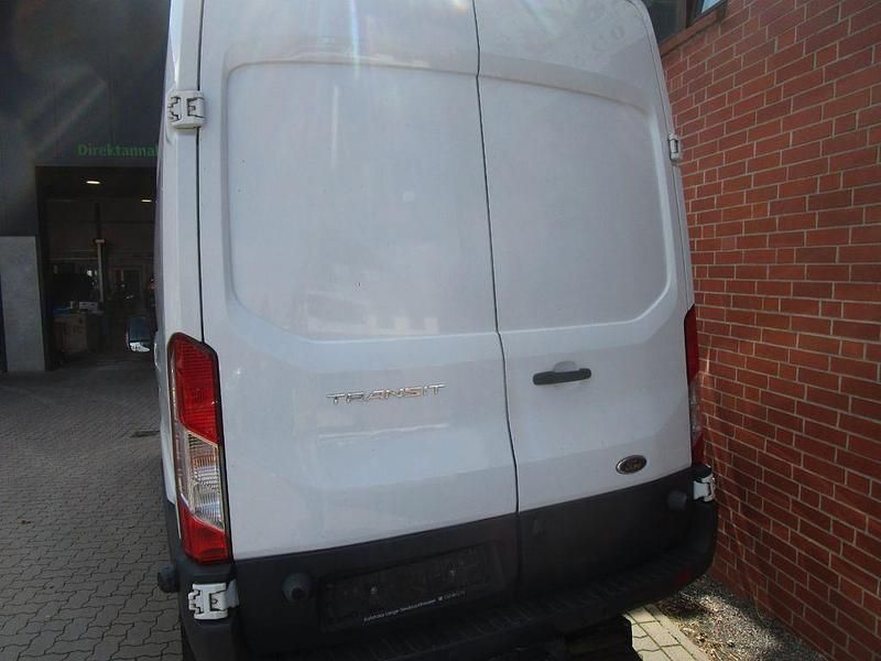 Gebraucht Ford Transit Trend 131 PS (96 kW) 2016 Frostweiß Van / Kleinbus