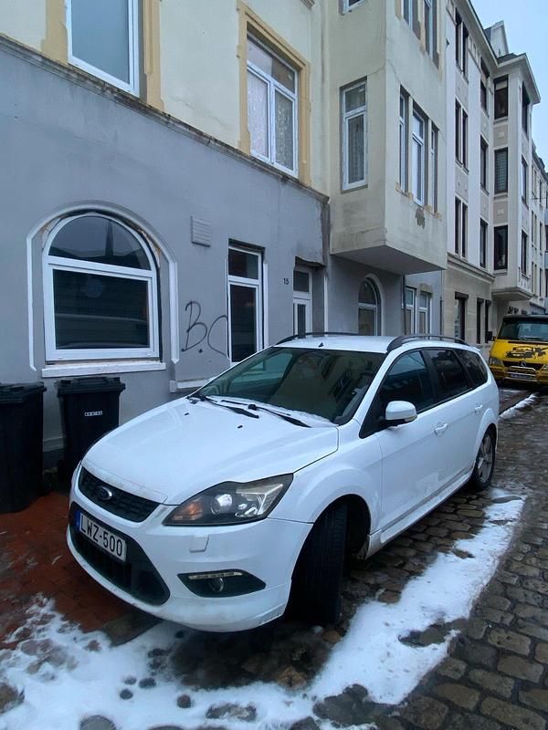 Gebraucht Ford Focus 200 PS (147 kW) 2009 Weiß Kombi