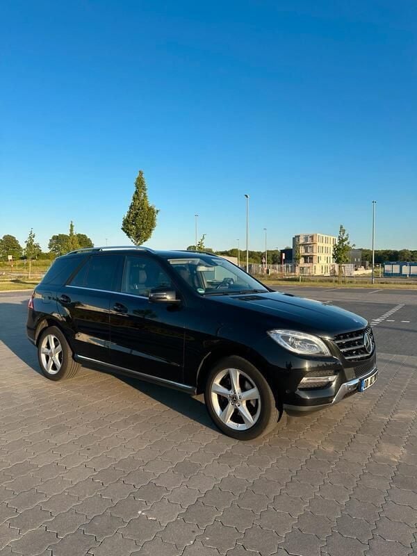 Schwarz Gebraucht 2013 Mercedes ML250 SUV | 16.500 € (Guter Preis) - Bild 1/4