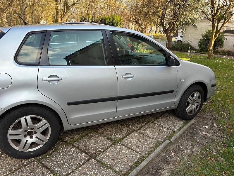 Gebraucht VW Polo 64 PS (47 kW) 2003 Grau Kleinwagen