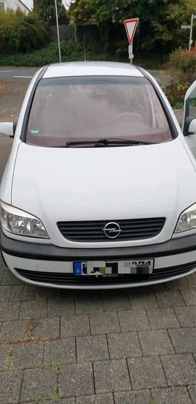 Weiß Gebraucht 2001 Opel Zafira Van / Kleinbus | 3.300 € (Fairer Preis) - Bild 1/4
