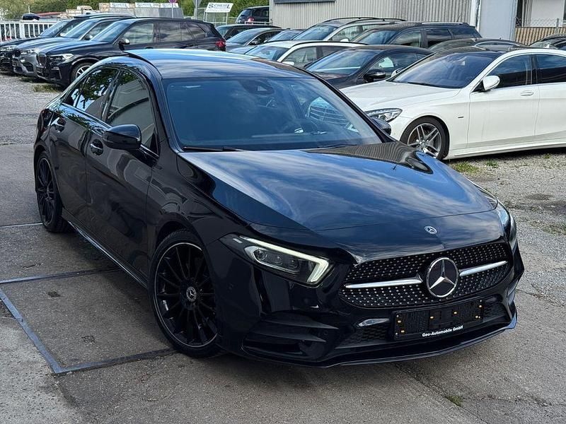 Schwarz Gebraucht 2020 Mercedes A250 AMG Limousine | 27.500 € (Fairer Preis) - Bild 1/4