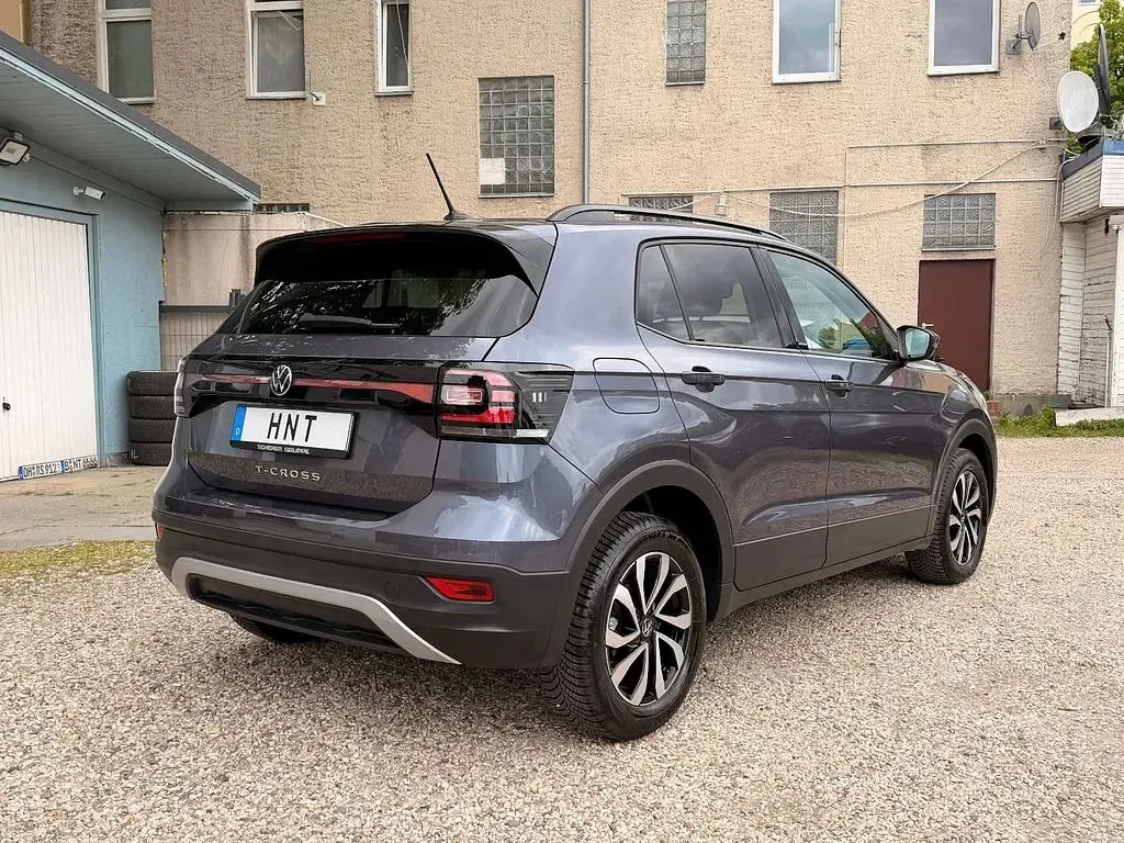 Usado VW T-Cross Active 110 CV (80 kW) 2021 Gris SUV