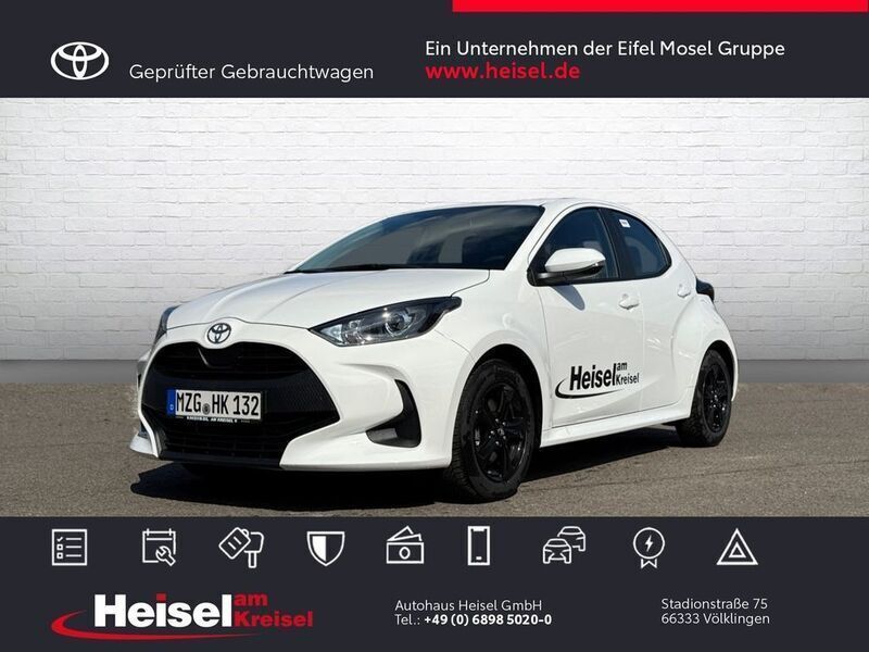 Weiß Gebraucht 2024 Toyota Yaris Hybrid Business Edition Limousine | 22.460 € (Fairer Preis) - Bild 1/4