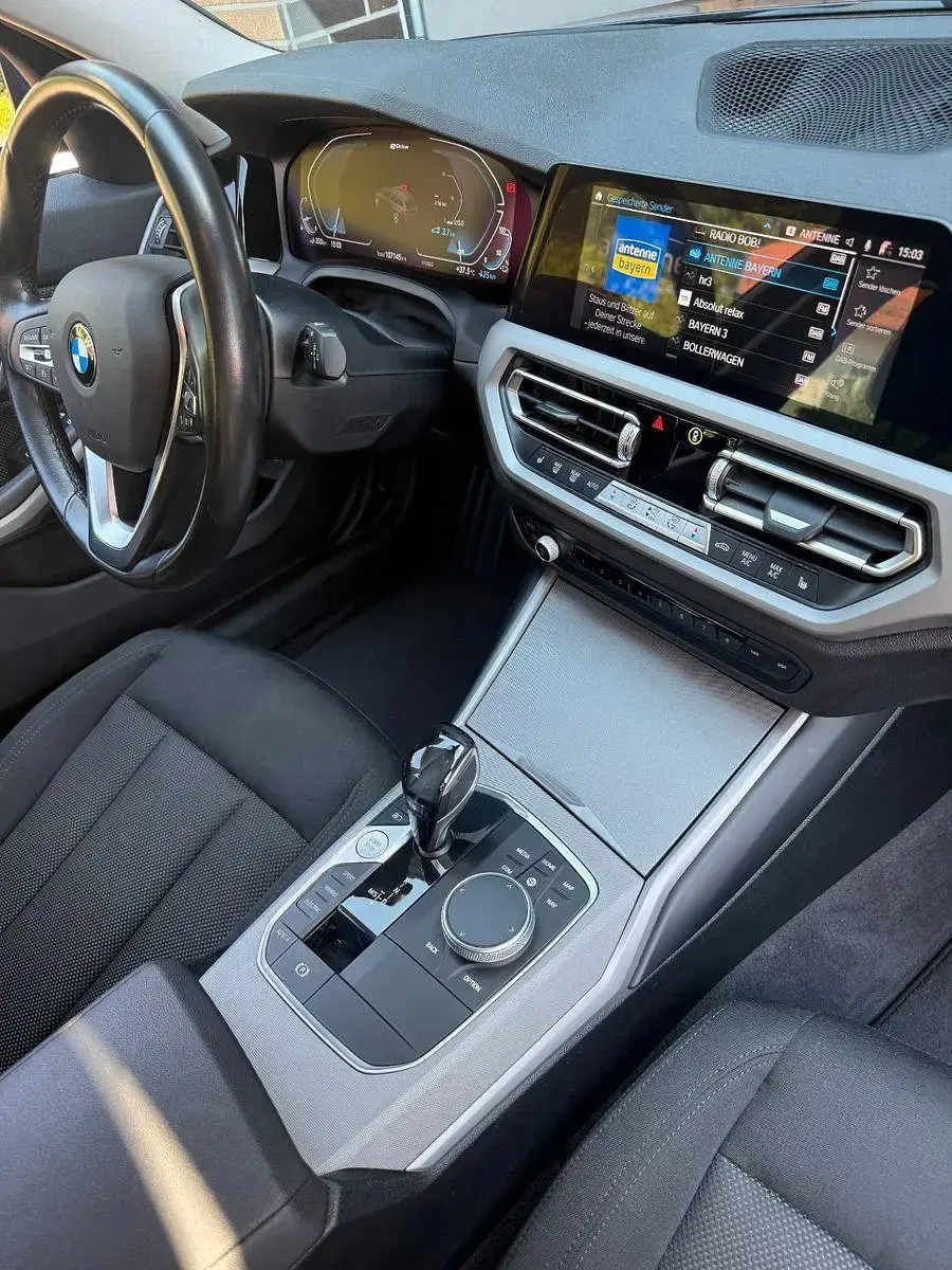 Gebraucht BMW 330e 292 PS (214 kW) 2020 Blau Kombi