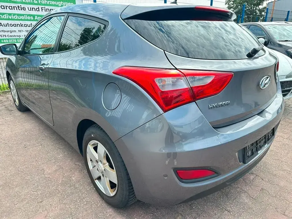 Gebraucht Hyundai i30 99 PS (72 kW) 2013 Grau Coupé