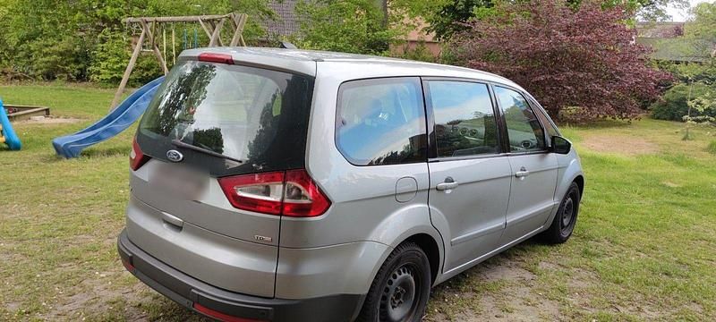 Gebraucht Ford Galaxy Ghia 140 PS (102 kW) 2009 Silber Van / Kleinbus