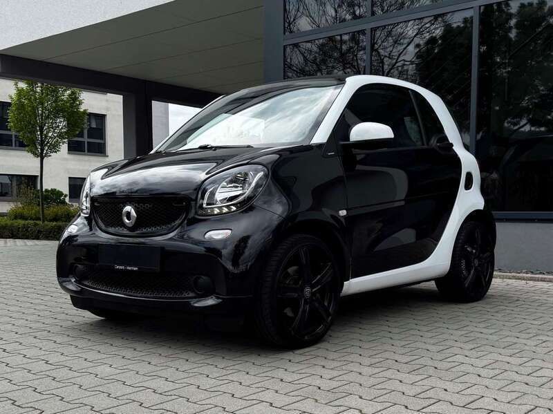 Weiß Gebraucht 2017 Smart ForTwo Coupé Kleinwagen | 11.900 € (Fairer Preis) - Bild 1/4