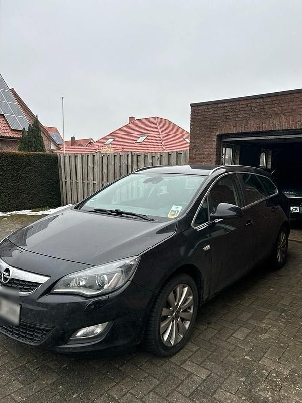 Gebraucht Opel Astra 140 PS (102 kW) 2011 Schwarz Kombi