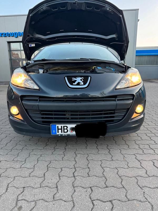 Gebraucht Peugeot 207 95 PS (69 kW) 2011 Schwarz Kleinwagen