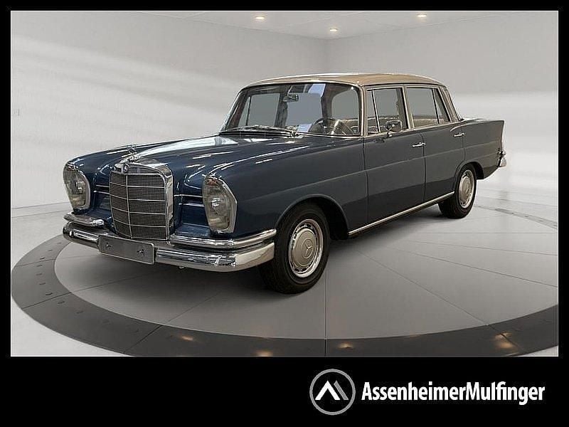 Grau Gebraucht 1963 Mercedes 220 Limousine | 31.900 € - Bild 1/4