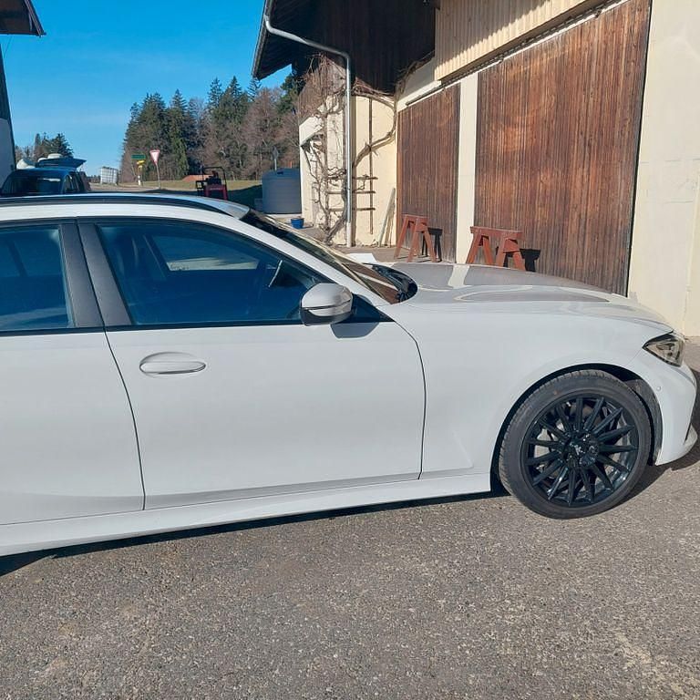 Gebraucht BMW 330e Advantage 292 PS (214 kW) 2020 Weiß Kombi