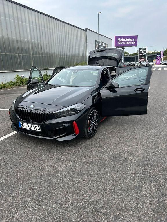 Schwarz Gebraucht 2021 BMW 128 Performance Limousine | 26.799 € (Fairer Preis) - Bild 1/4