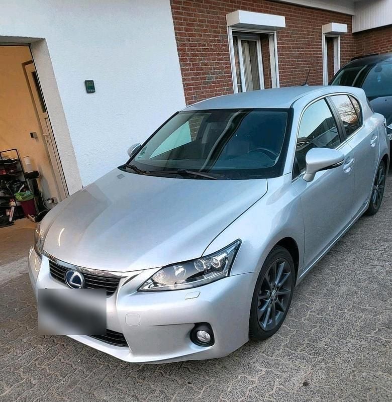 Gebraucht Lexus CT200h 136 PS (100 kW) 2011 Silber Limousine