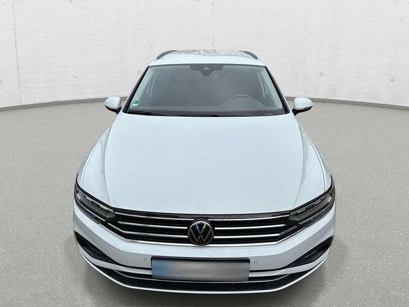 Gebraucht VW Passat 200 PS (147 kW) 2023 Gletscherweiß metallic Kombi