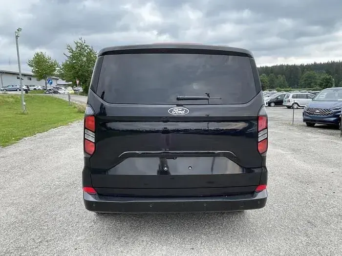 Neu Ford Tourneo Custom Titanium 170 PS (125 kW) 2026 Schwarz, agate black metallic Van