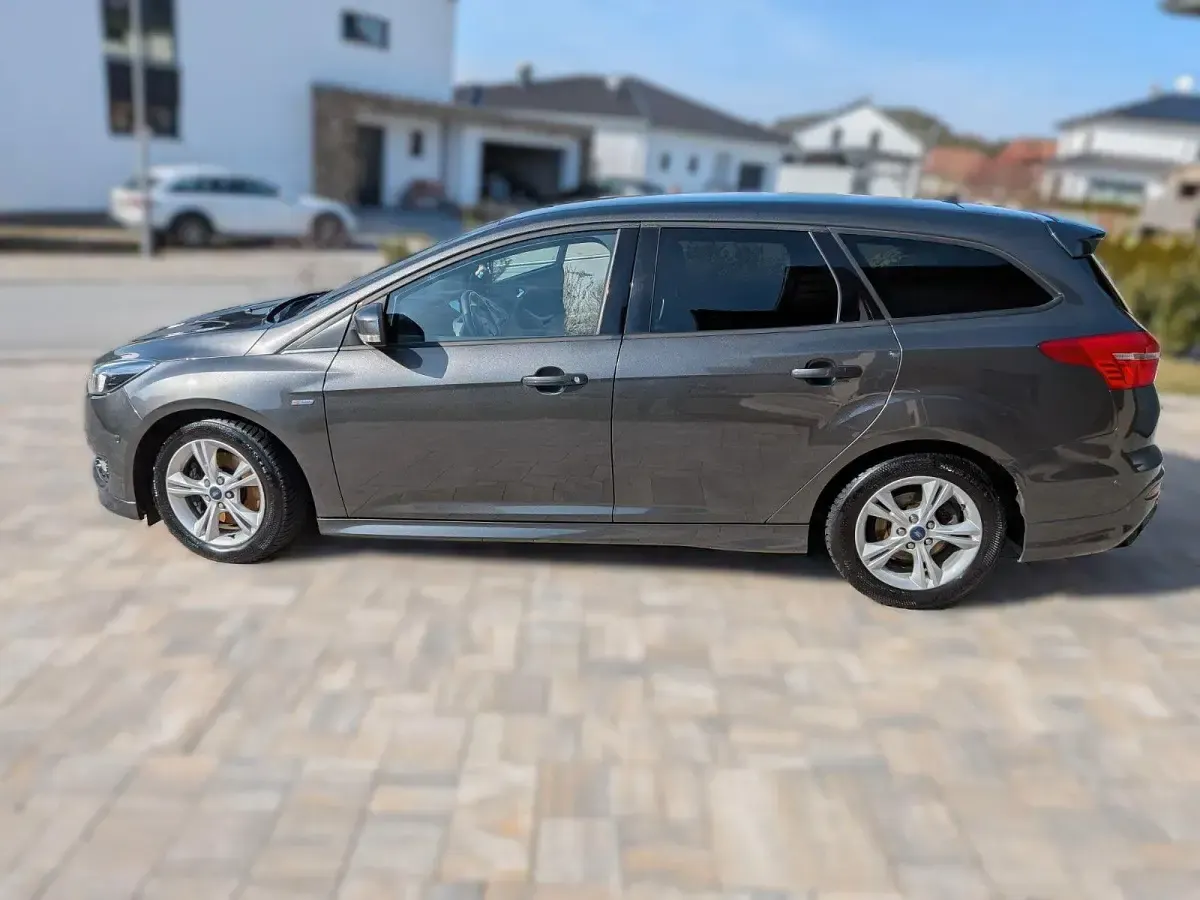 Gebraucht Ford Focus 150 PS (110 kW) 2016 Grau Kombi