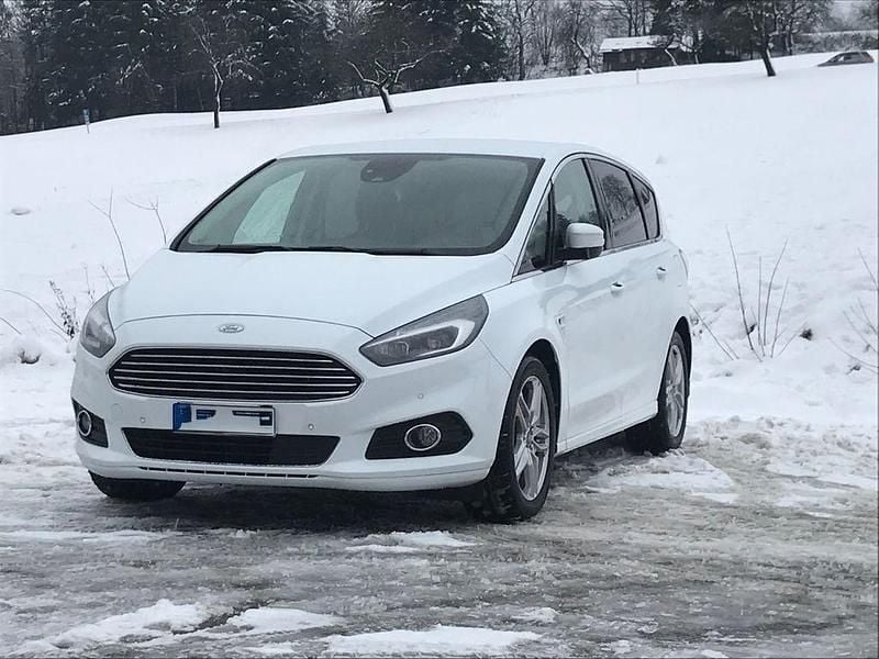 Gebraucht Ford S-MAX Titanium 150 PS (110 kW) 2018 Weiß Van / Kleinbus