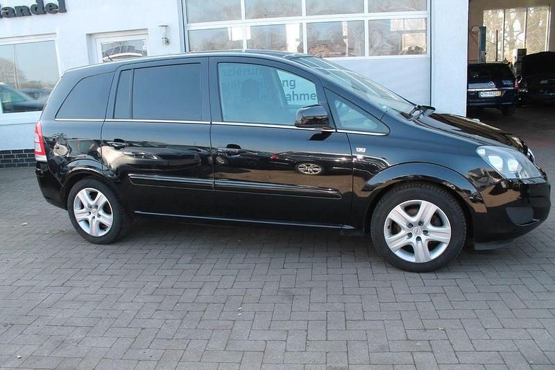 Gebraucht Opel Zafira Edition 116 PS (85 kW) 2011 Schwarz Van / Kleinbus