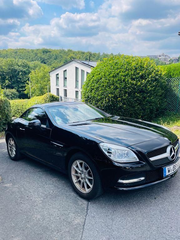Schwarz Gebraucht 2011 Mercedes SLK200 Cabrio | 17.400 € (Fairer Preis) - Bild 1/4