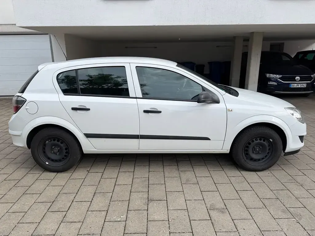 Gebraucht Opel Astra 90 PS (66 kW) 2009 Weiß Limousine