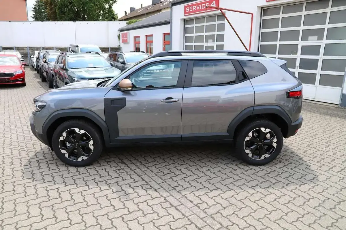 Neu Dacia Duster Extreme 131 PS (96 kW) 2025 Schiefergrau metallic SUV