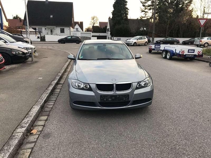 Grau Gebraucht 2005 BMW 320 Limousine | 2.900 € (Superpreis) - Bild 1/4
