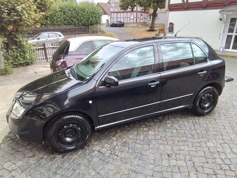 Schwarz Gebraucht 2002 Skoda Fabia Kleinwagen | 1.555 € (Fairer Preis) - Bild 1/4