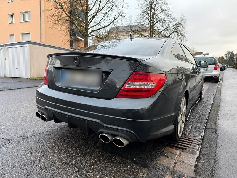 Gebraucht Mercedes C250 AMG line 204 PS (150 kW) 2011 Schwarz Coupé