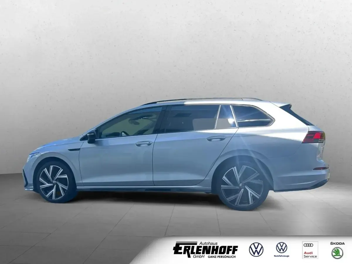 Gebraucht VW Golf VIII R-line 131 PS (96 kW) 2024 Silber Kombi